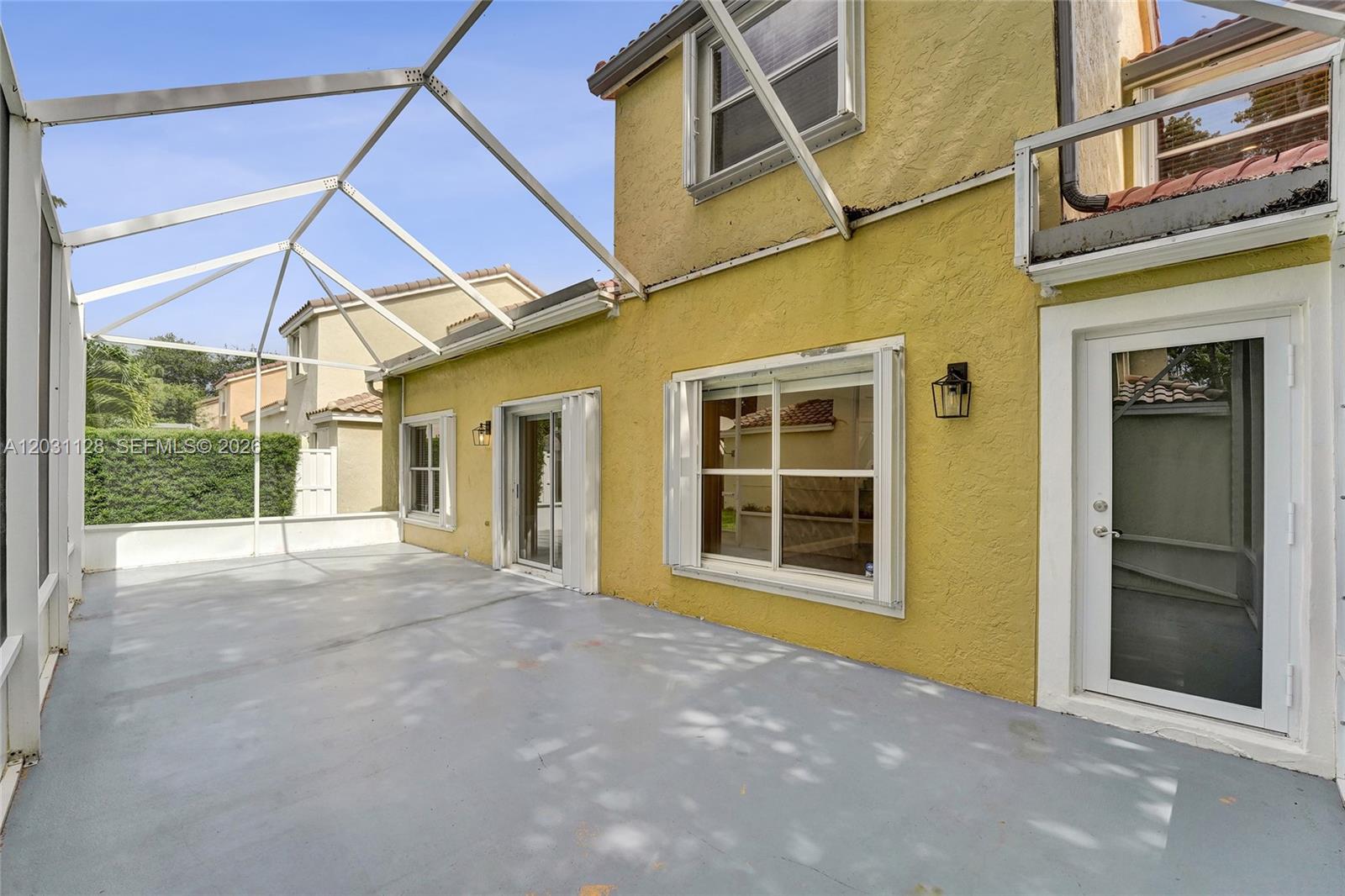 EMBASSY LAKES - Residential