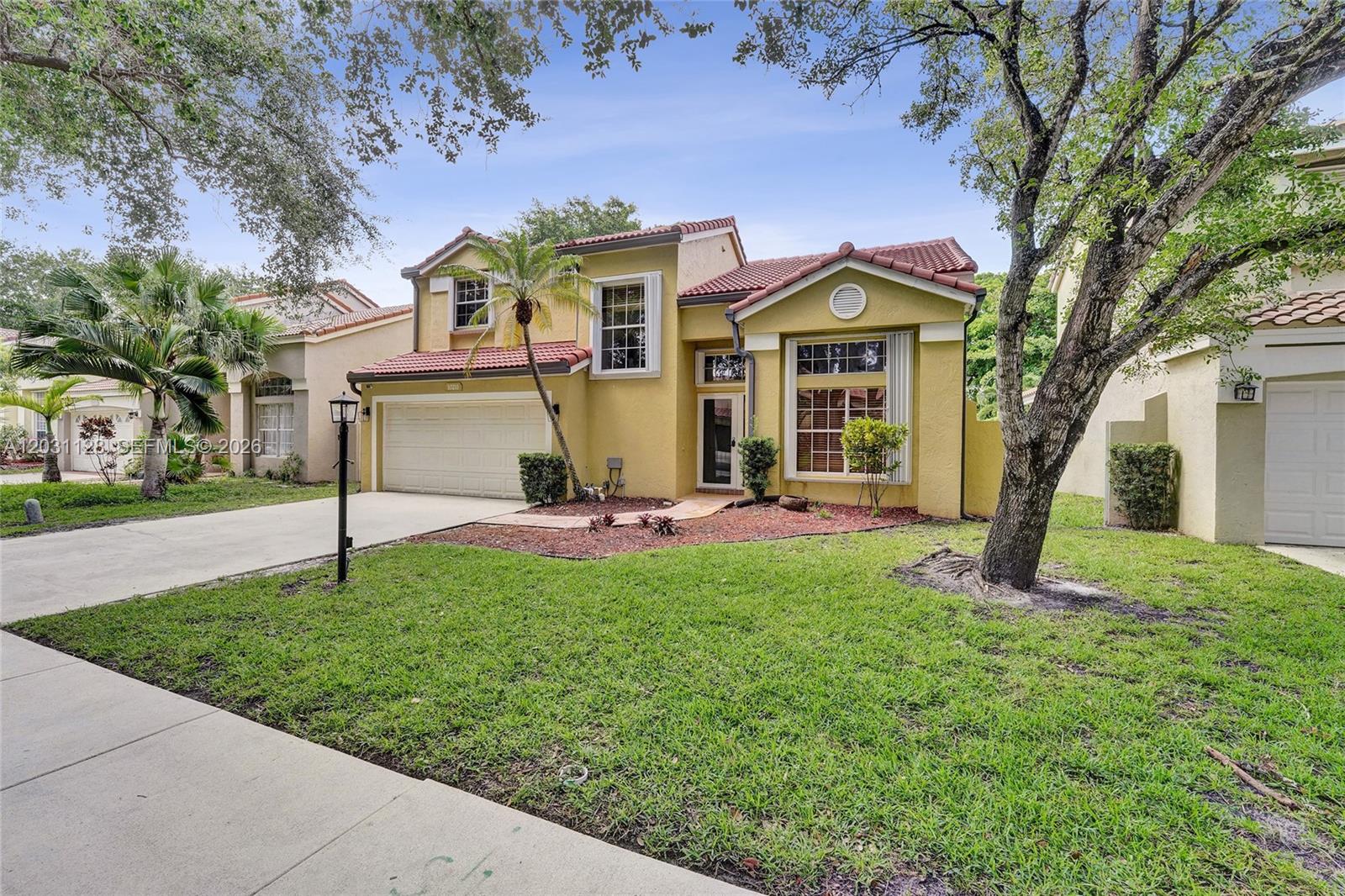 EMBASSY LAKES - Residential