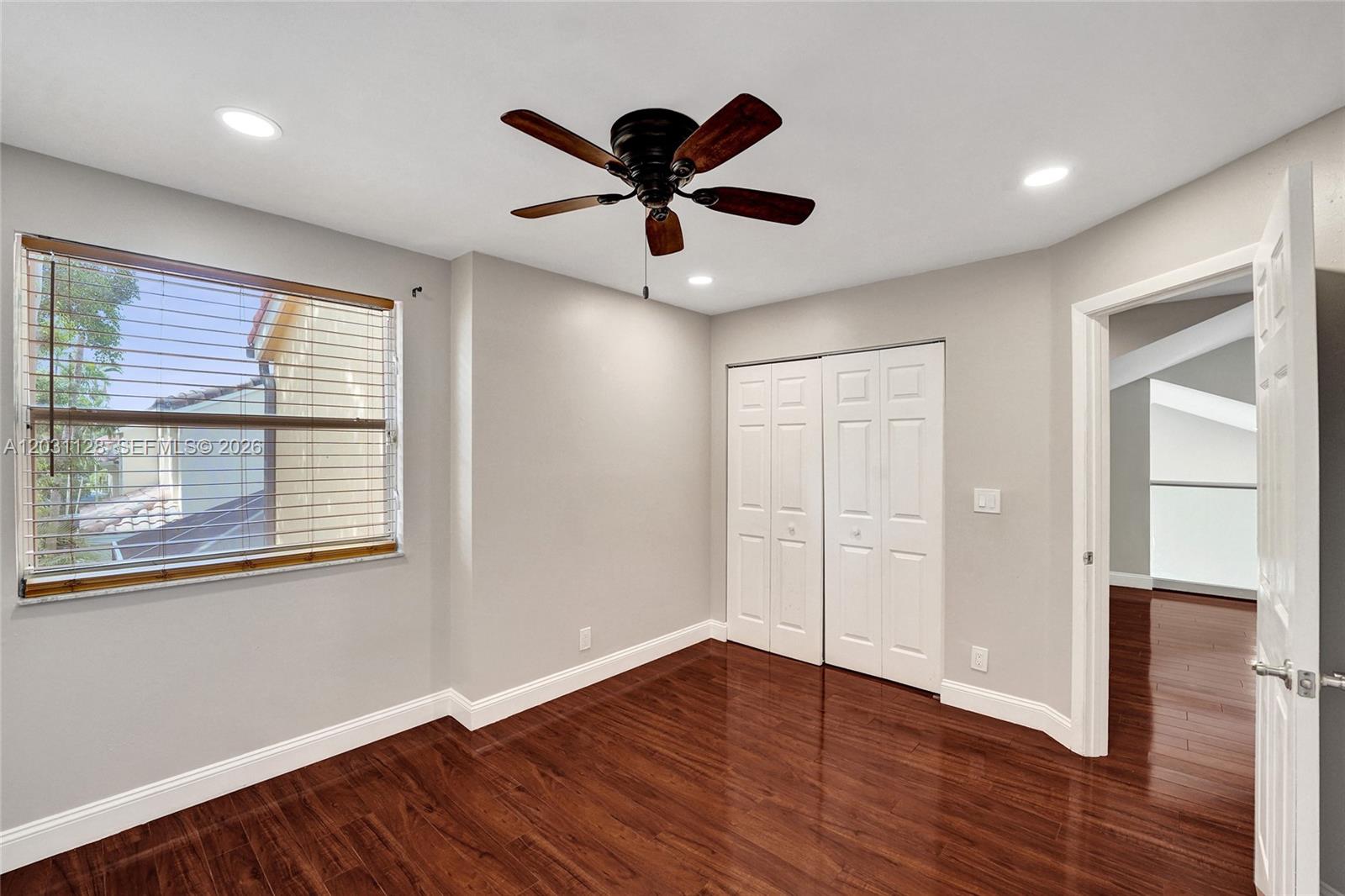 EMBASSY LAKES - Residential