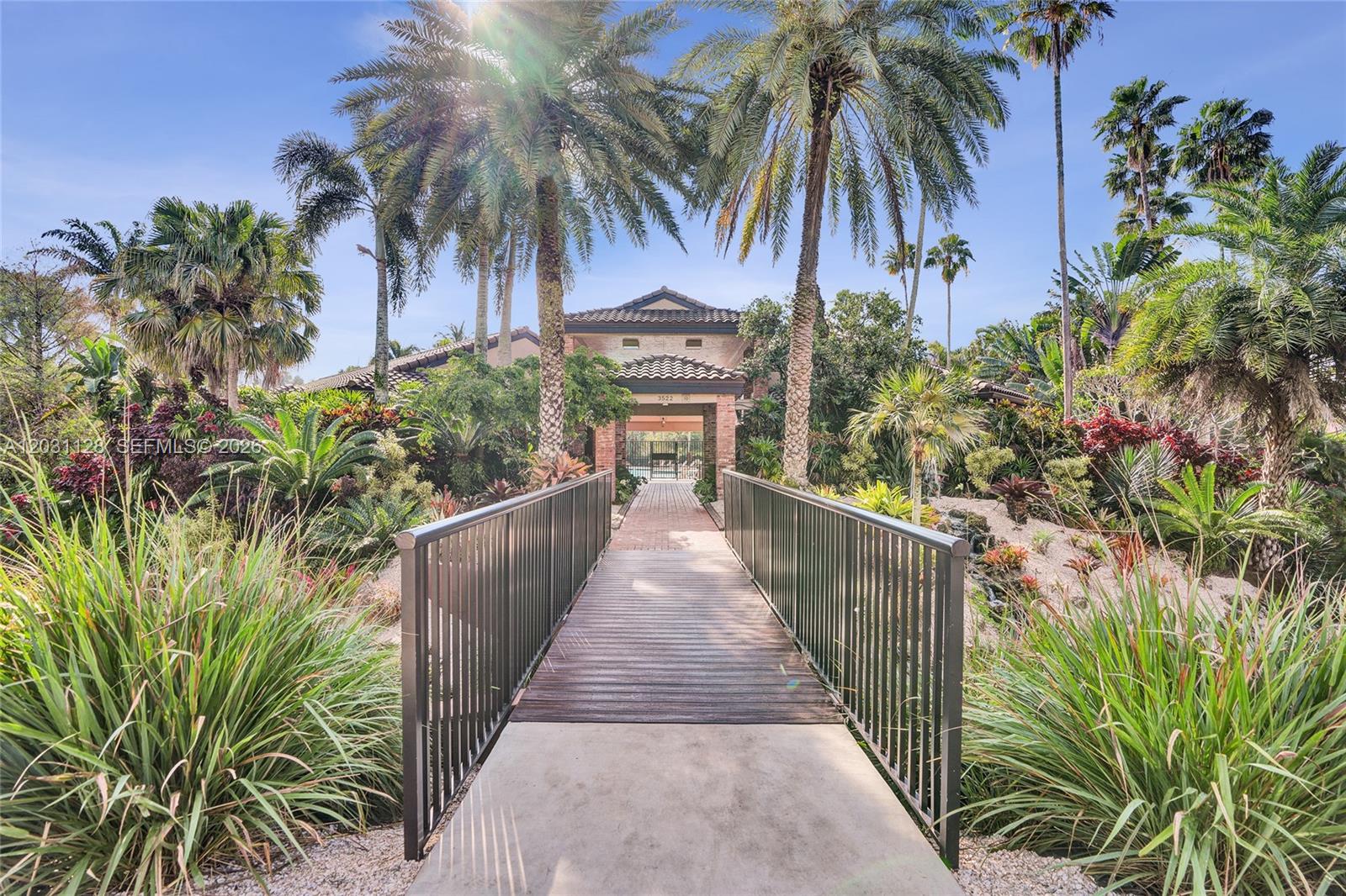 EMBASSY LAKES - Residential