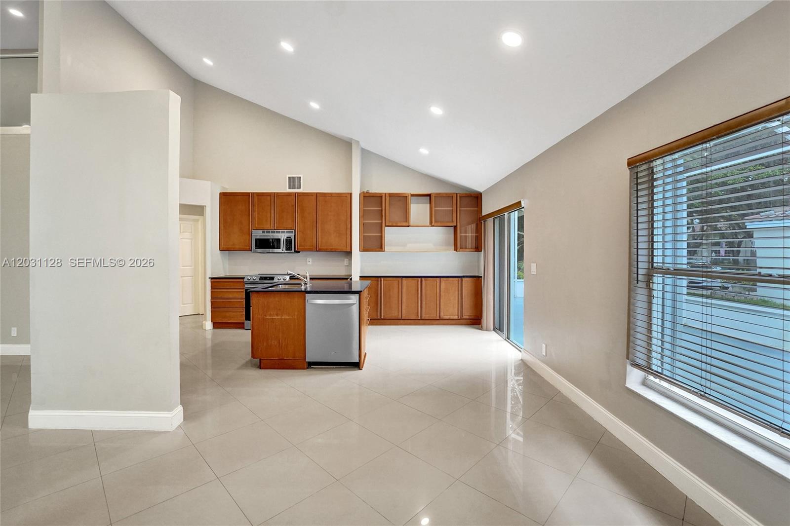 EMBASSY LAKES - Residential
