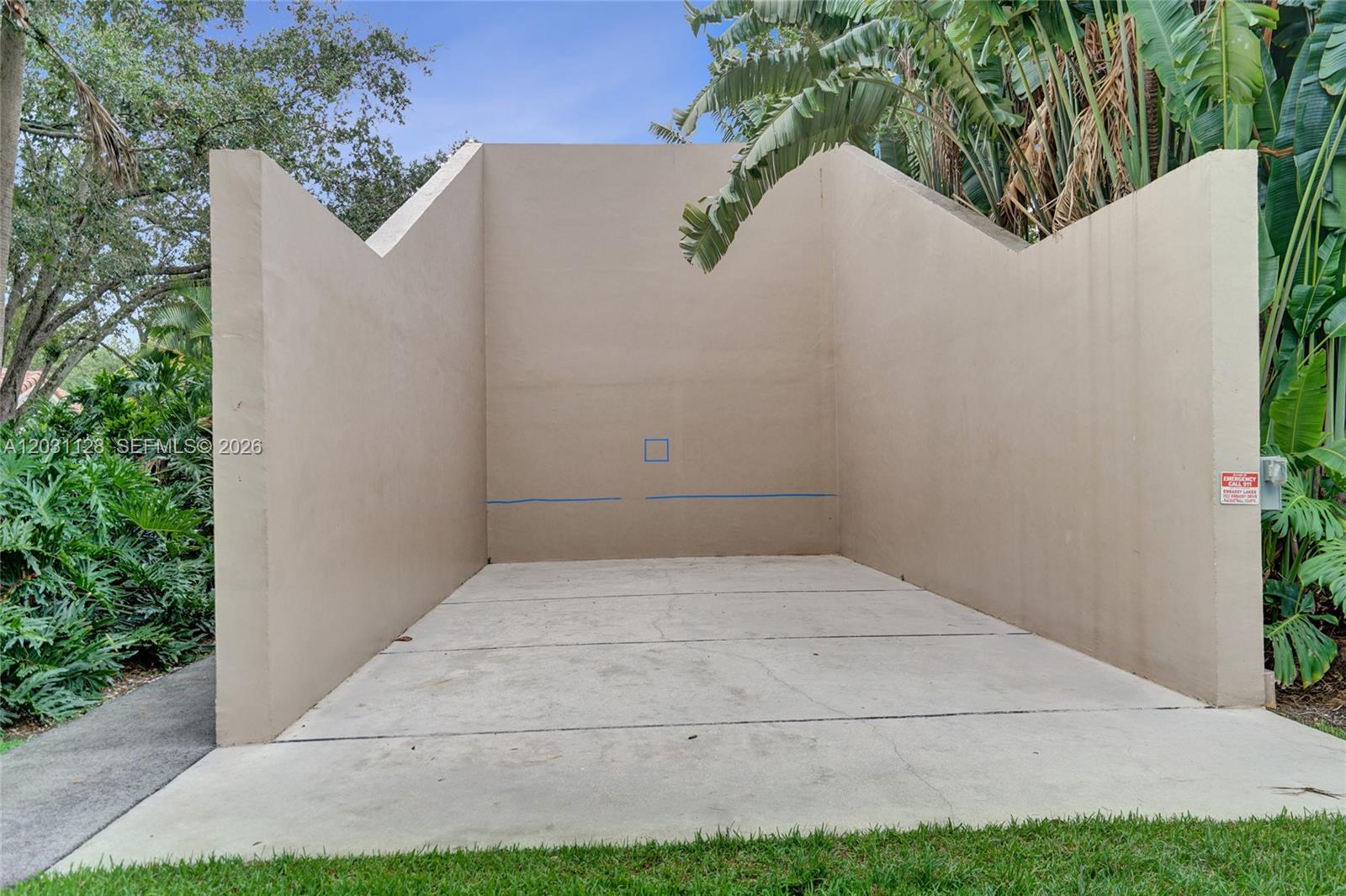 EMBASSY LAKES - Residential