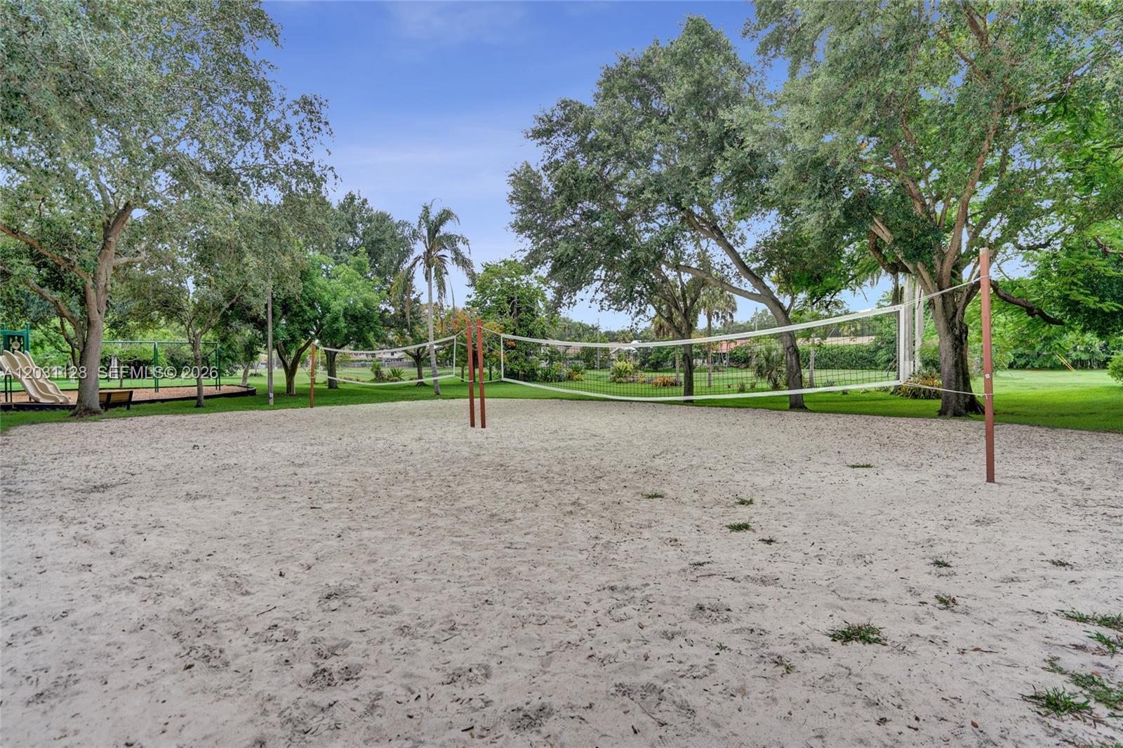 EMBASSY LAKES - Residential
