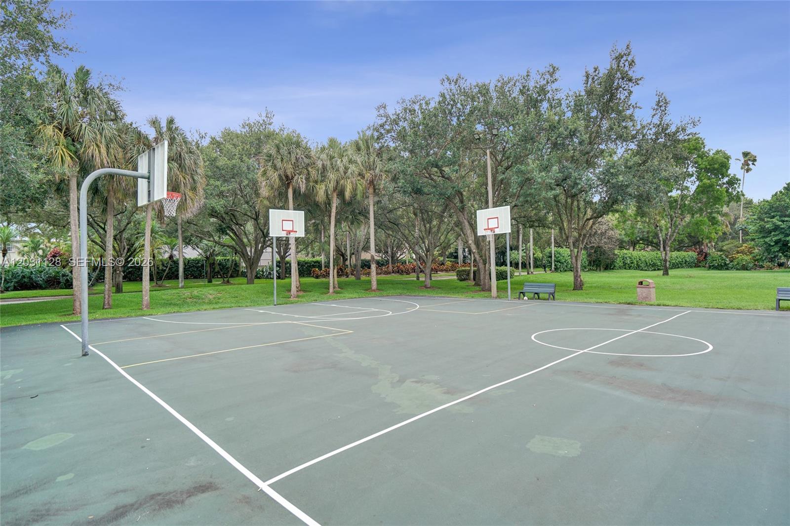 EMBASSY LAKES - Residential