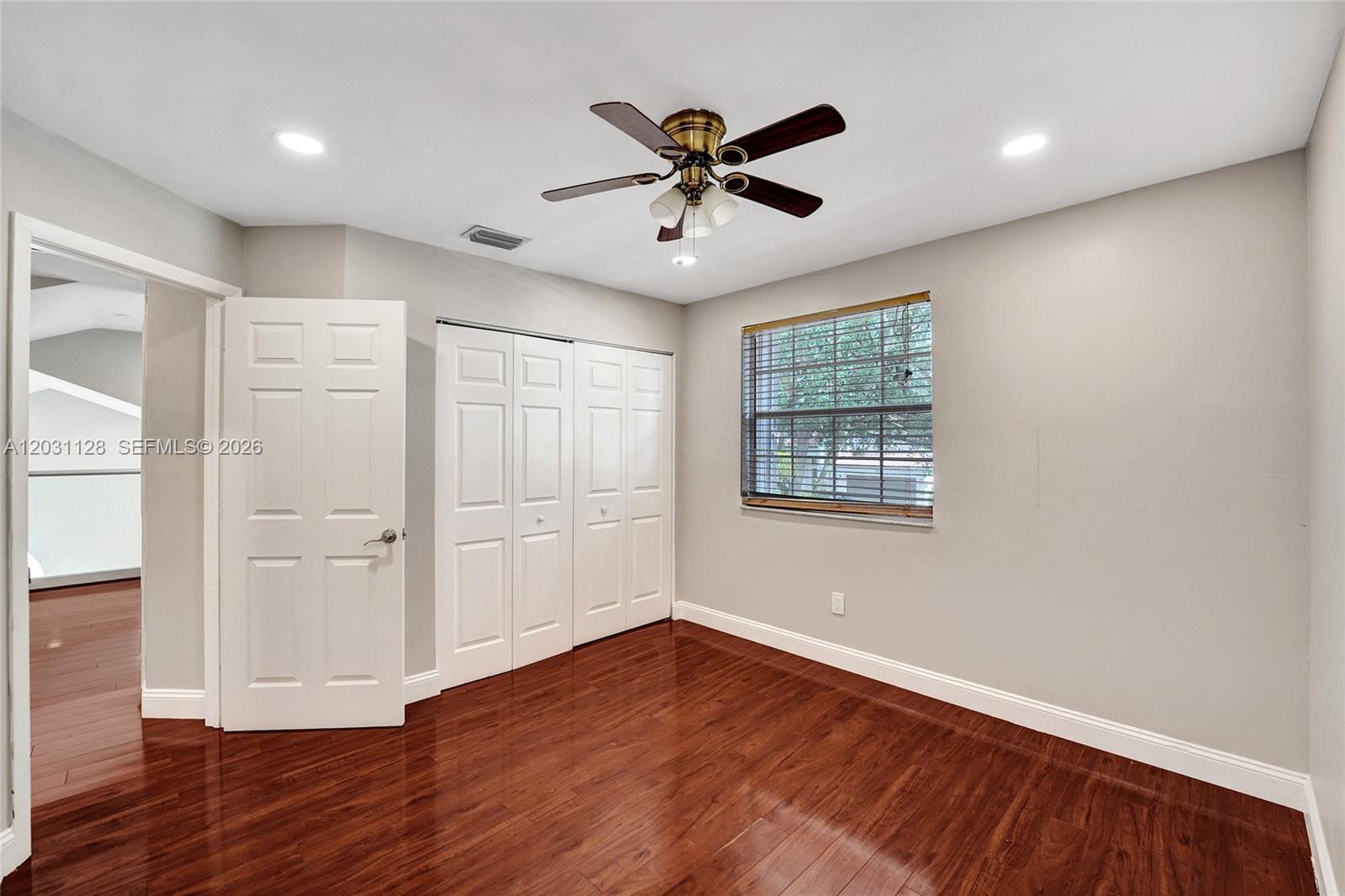 EMBASSY LAKES - Residential