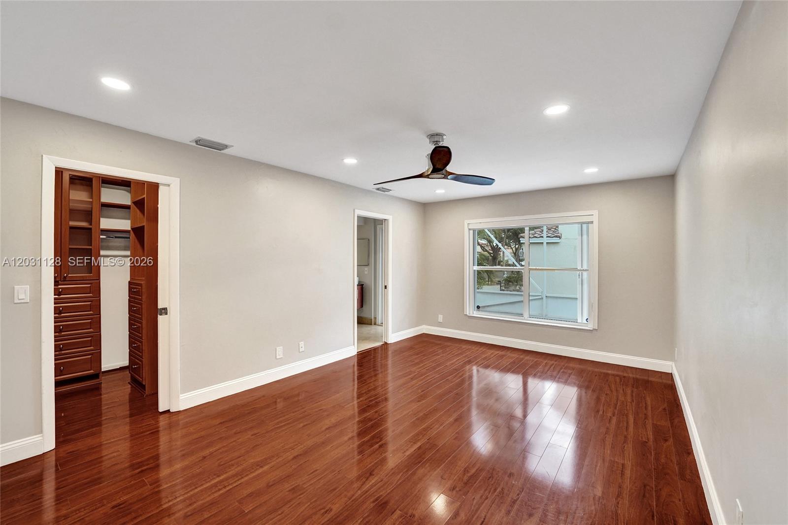 EMBASSY LAKES - Residential