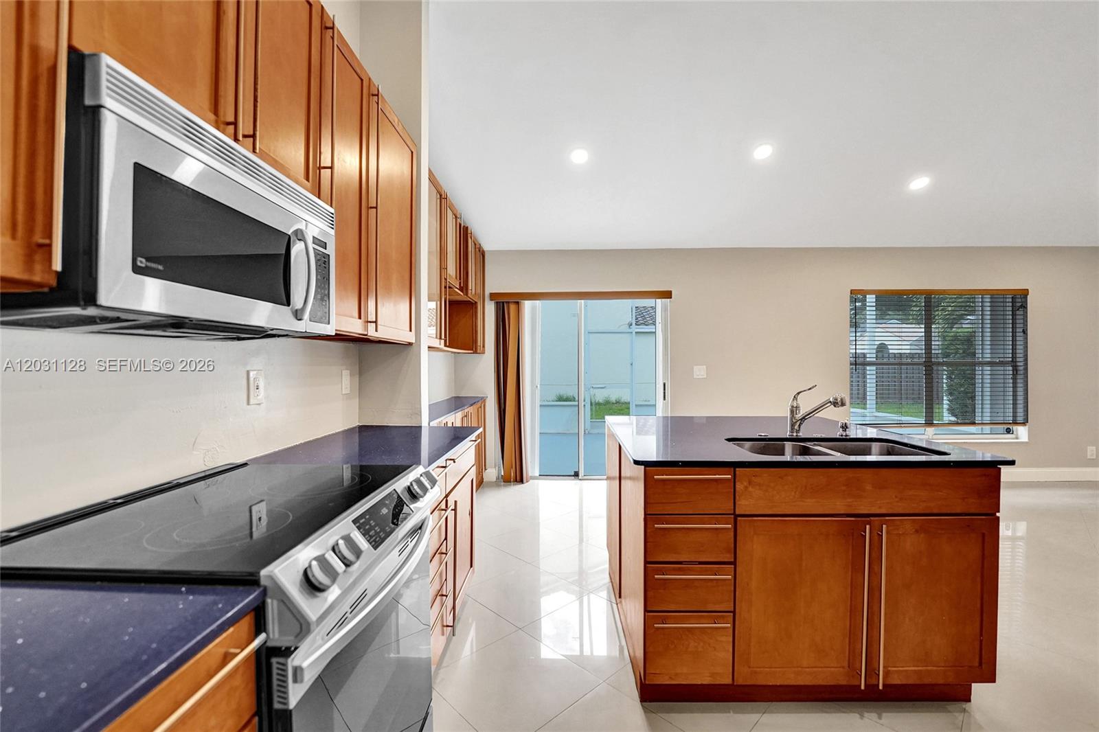 EMBASSY LAKES - Residential