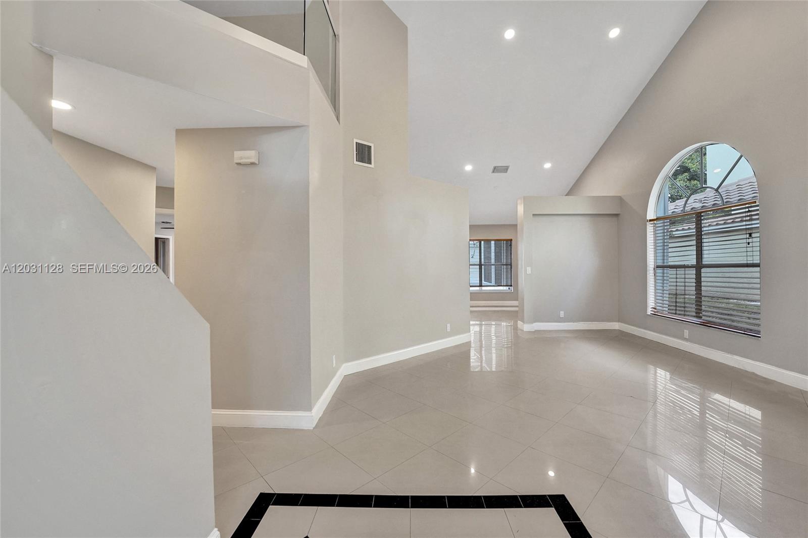 EMBASSY LAKES - Residential
