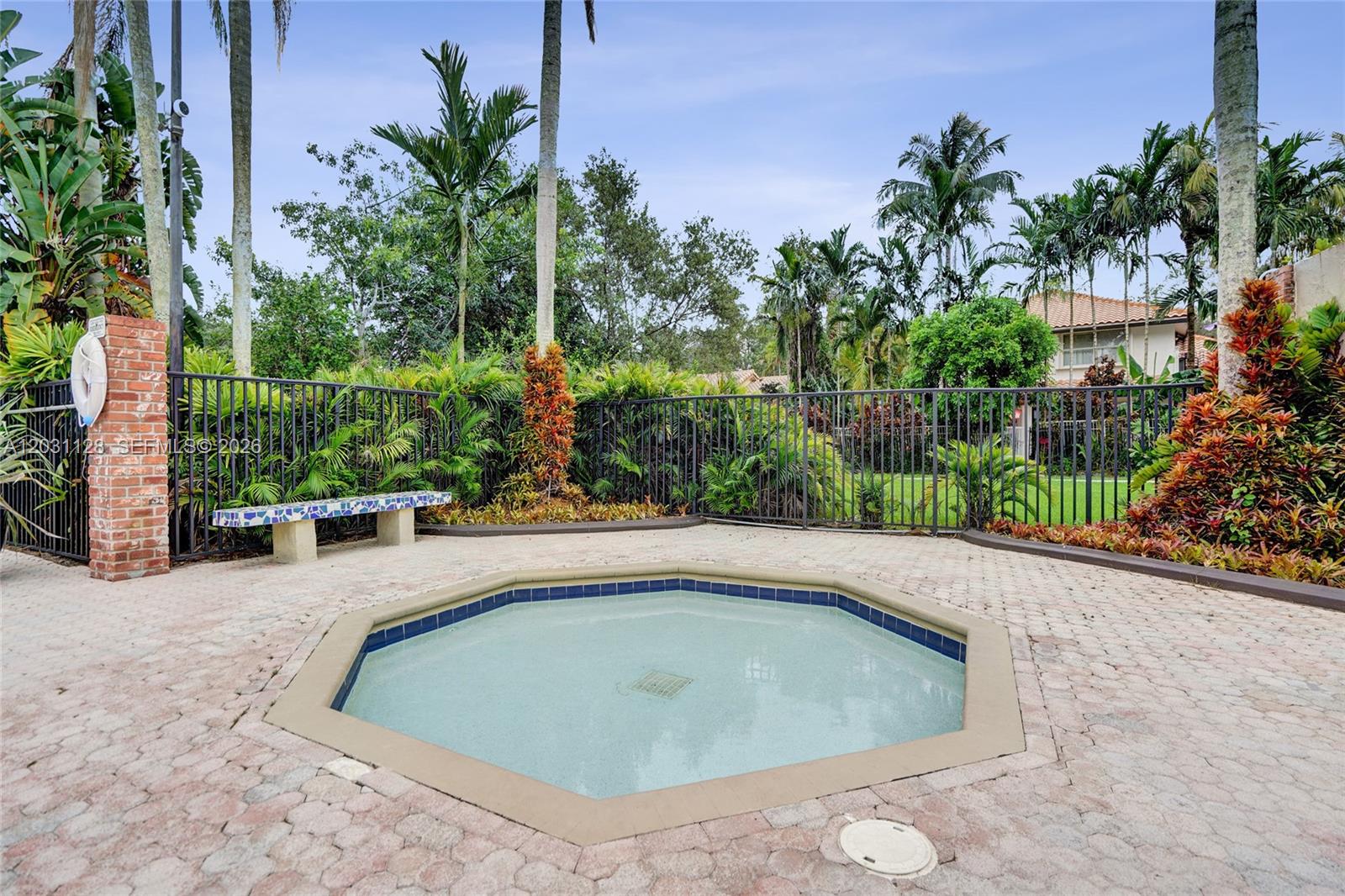 EMBASSY LAKES - Residential