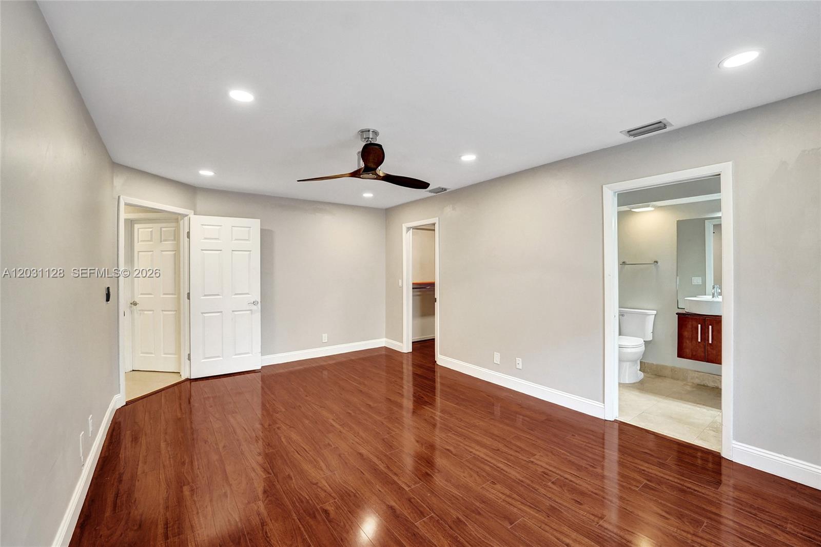 EMBASSY LAKES - Residential