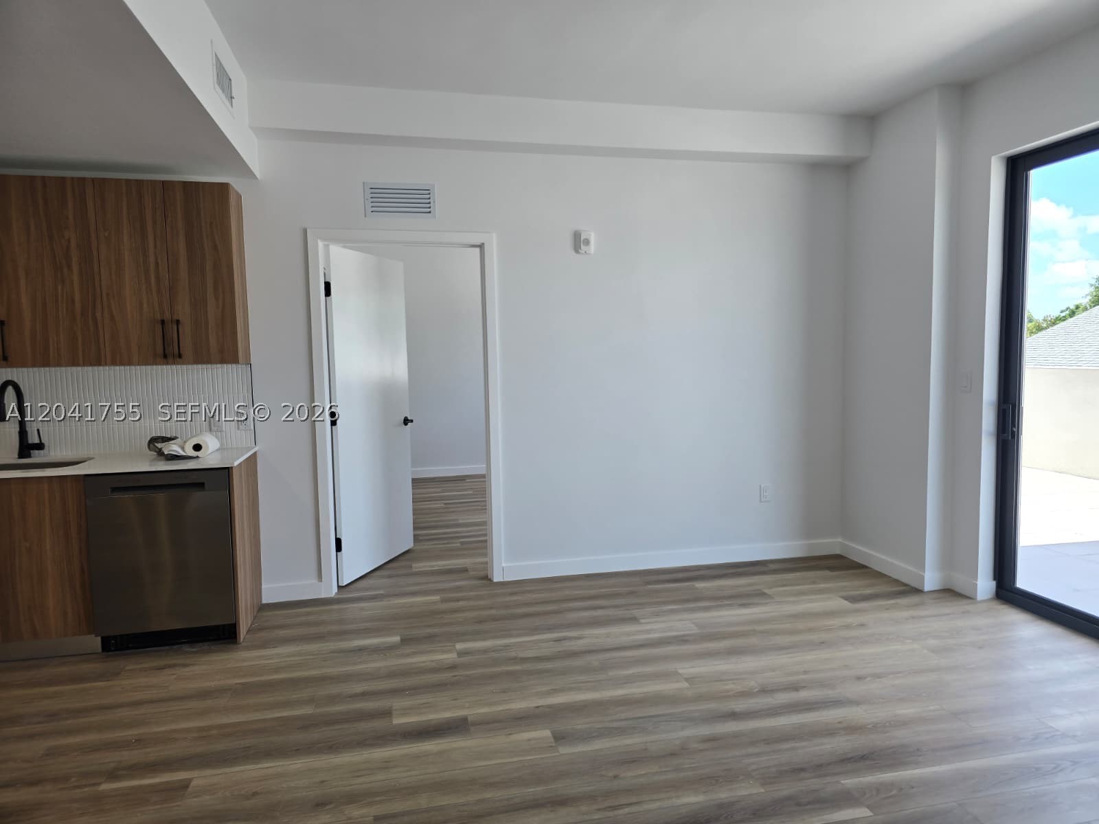 HOLLYWOOD LITTLE RANCHES - Residential Lease