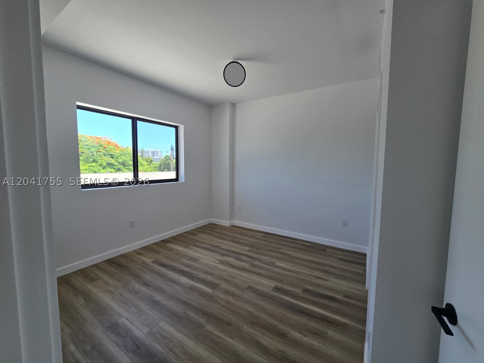 HOLLYWOOD LITTLE RANCHES - Residential Lease