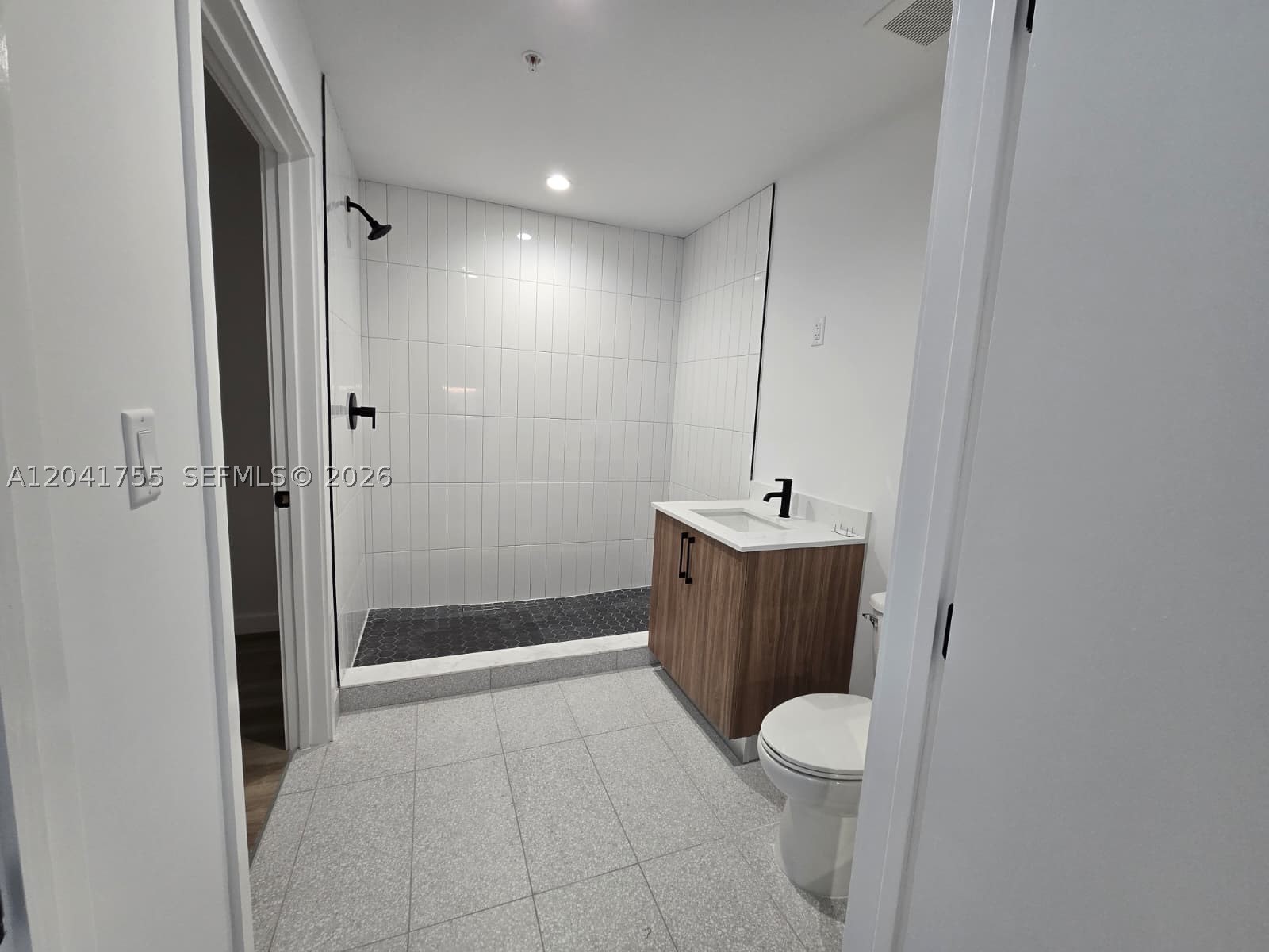 HOLLYWOOD LITTLE RANCHES - Residential Lease