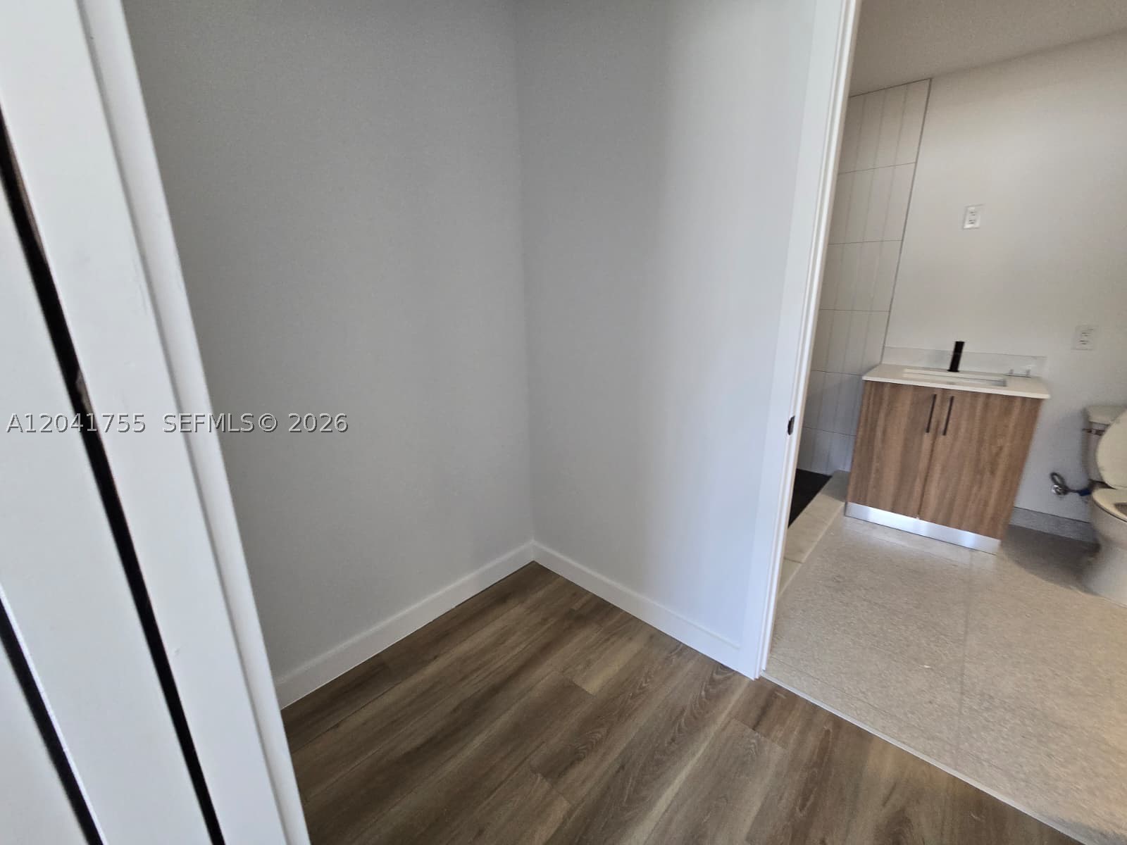HOLLYWOOD LITTLE RANCHES - Residential Lease