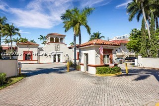 VILLAS OF PINECREST CONDO - Residential