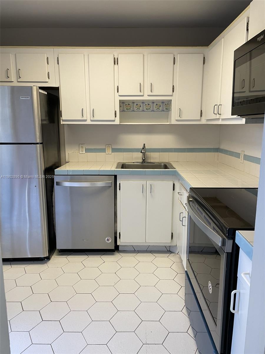 BRAVURA I CONDO - Residential Lease