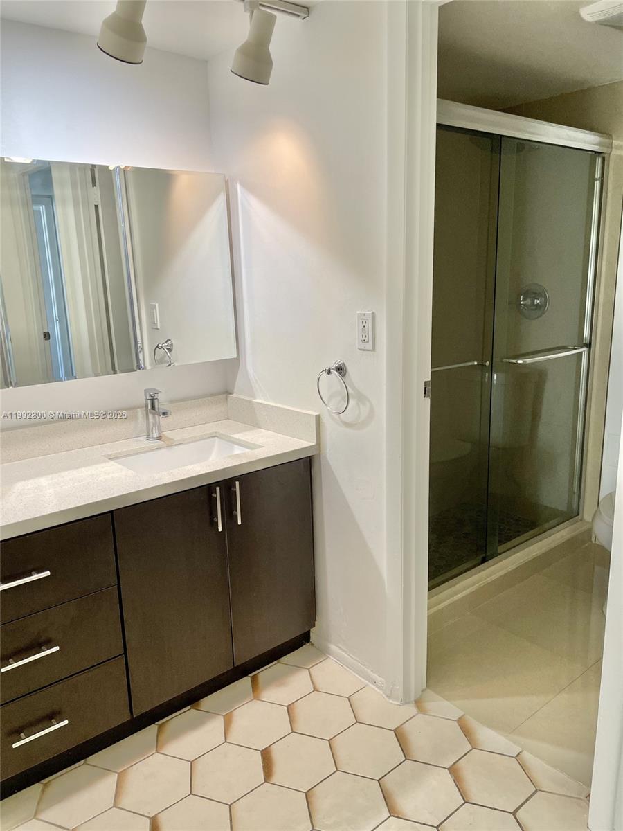 BRAVURA I CONDO - Residential Lease