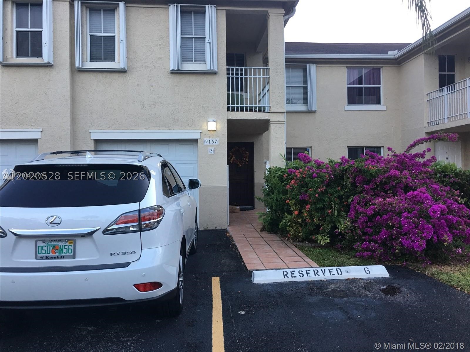 Large 4/2 Townhouse condo in the heart of Fontainebleau area, quiet neighborhood, $50K upgraded with Marble Floor in the living area, solid Mahogany wood in the bathroom area, upgrade kitchen, bathrooms, two big balcony, Patio in the back next to lake front. Walk to Walmart, 15 minutes to Airport, 25 minutes to beaches, Washer and Dryer inside the unit, owner spend $50K upgraded