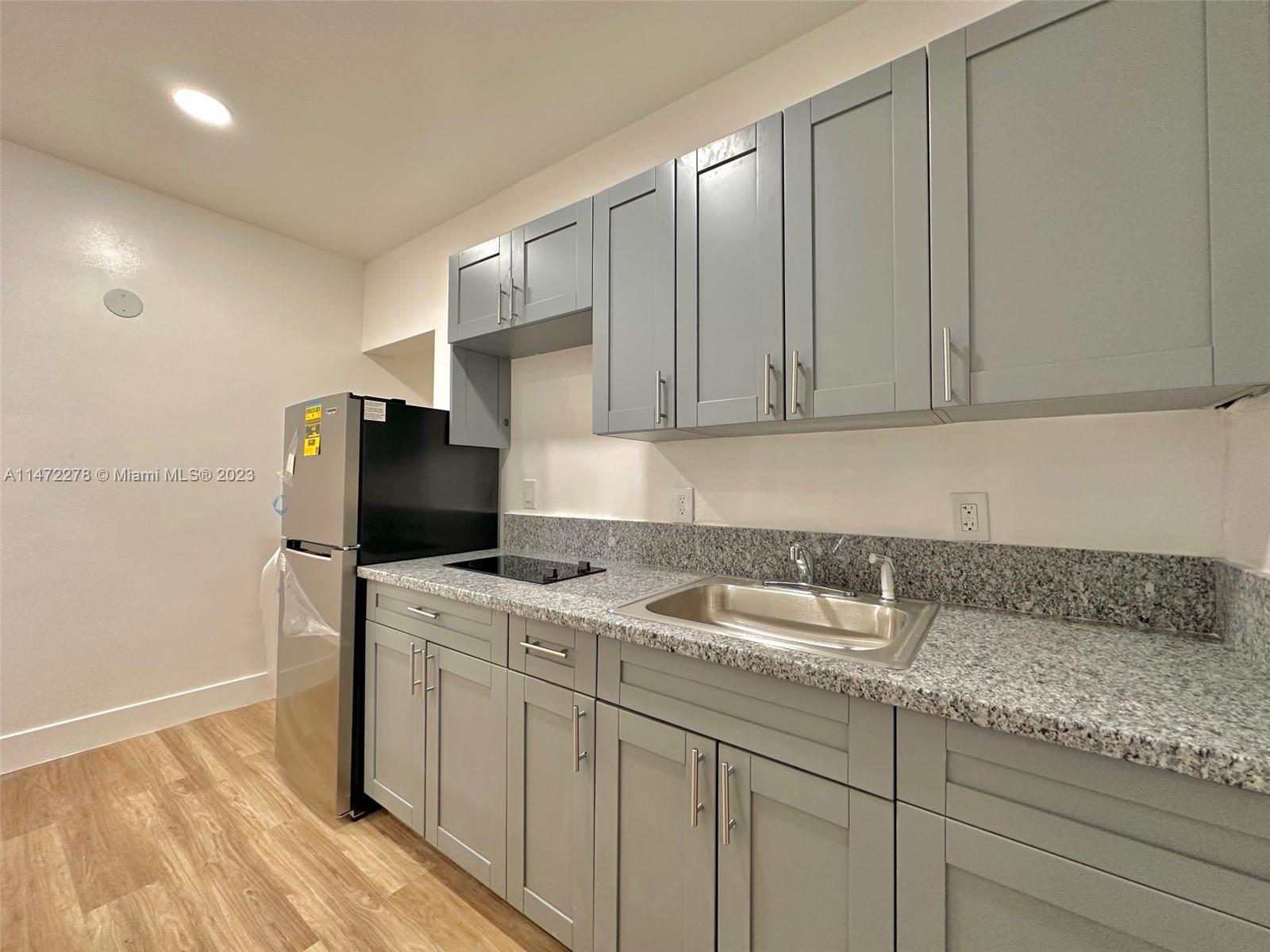 COMMERCIAL CENTER - Residential Lease