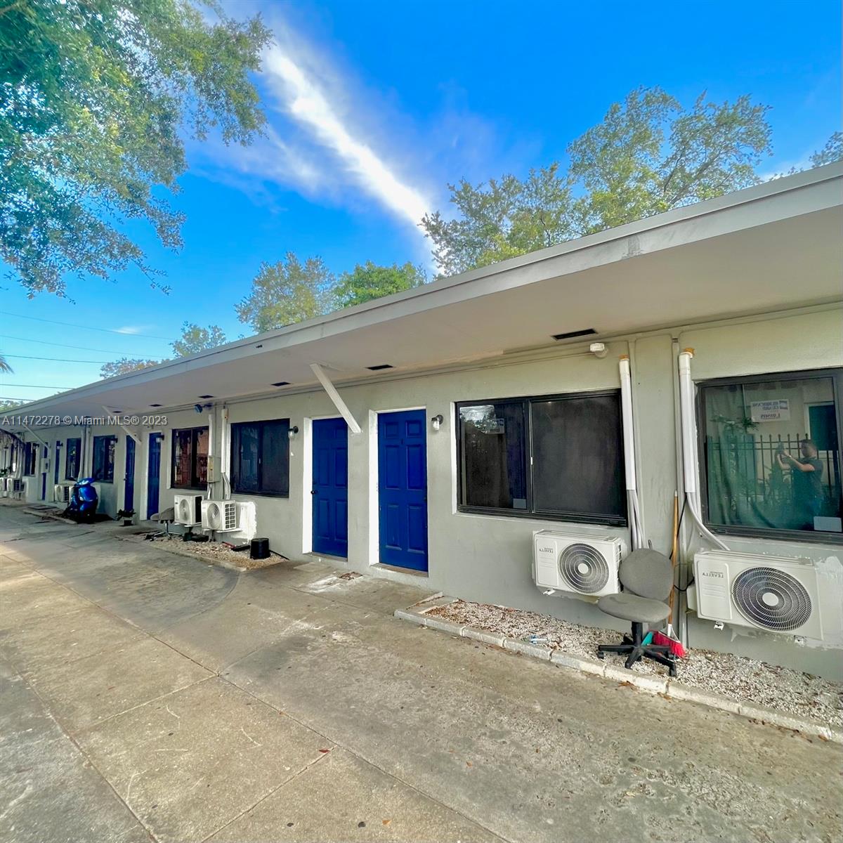 COMMERCIAL CENTER - Residential Lease