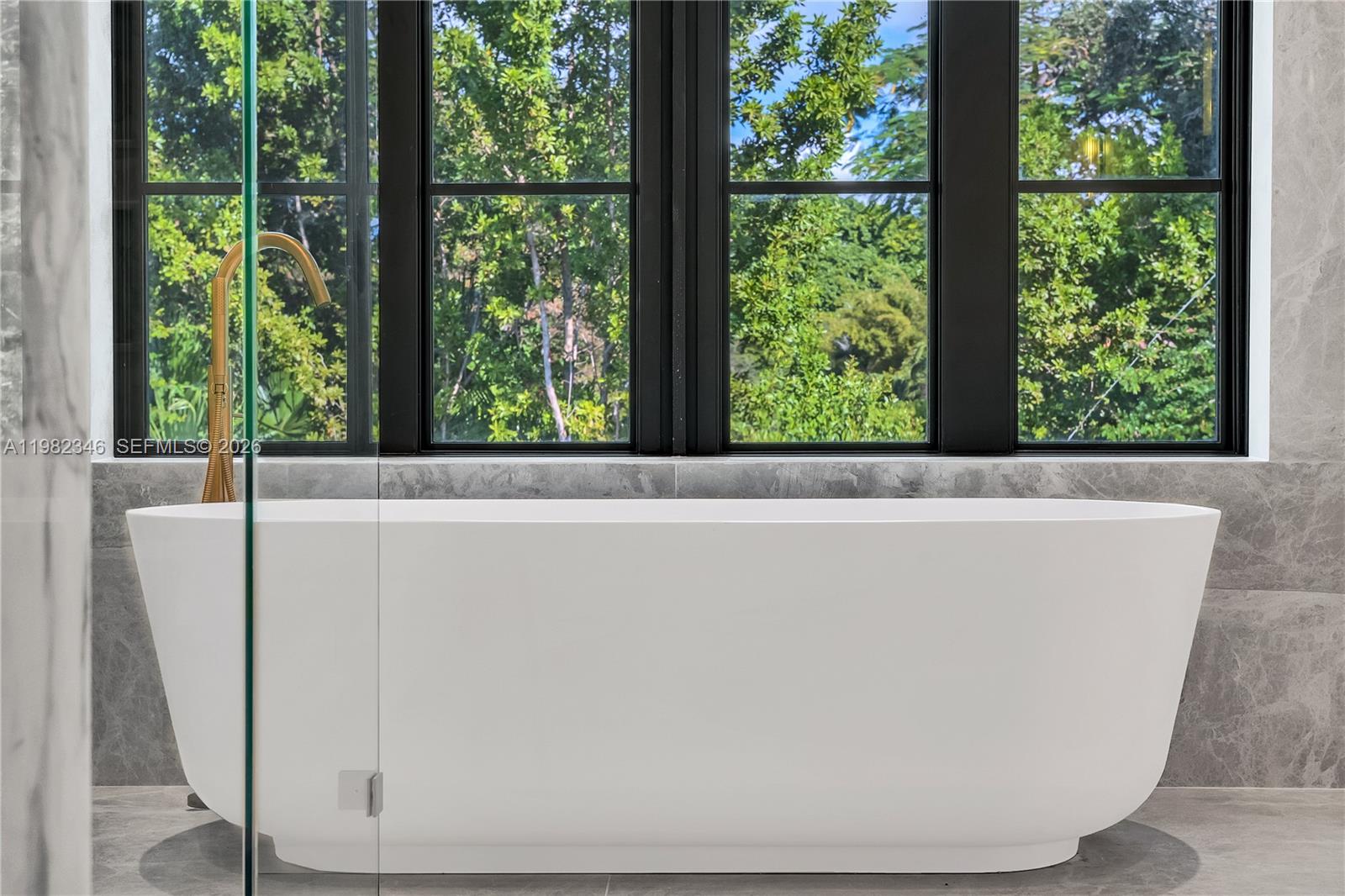 COCONUT GROVE MANOR - Residential