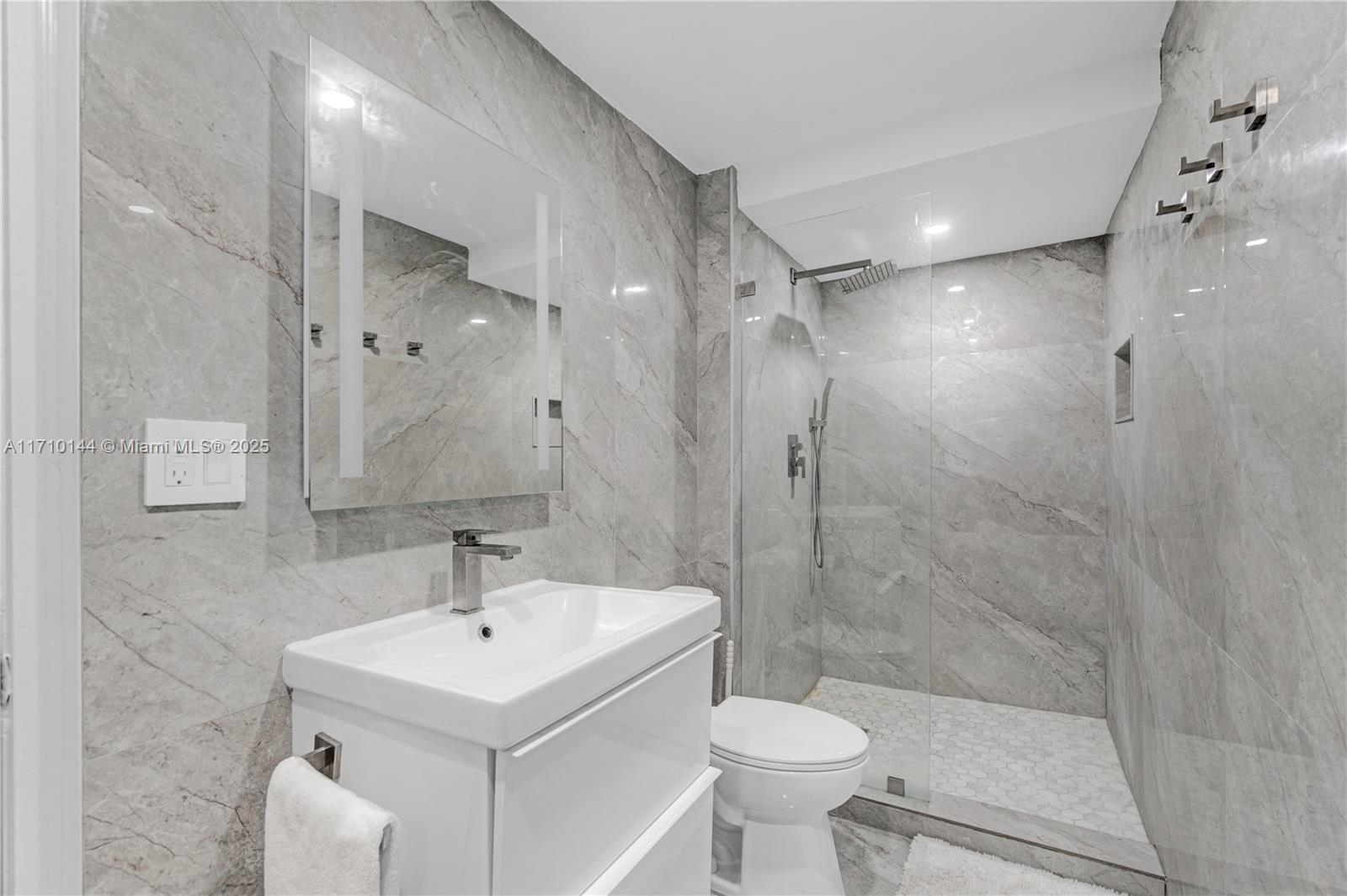 ALLINGTON TOWERS CONDO - Residential
