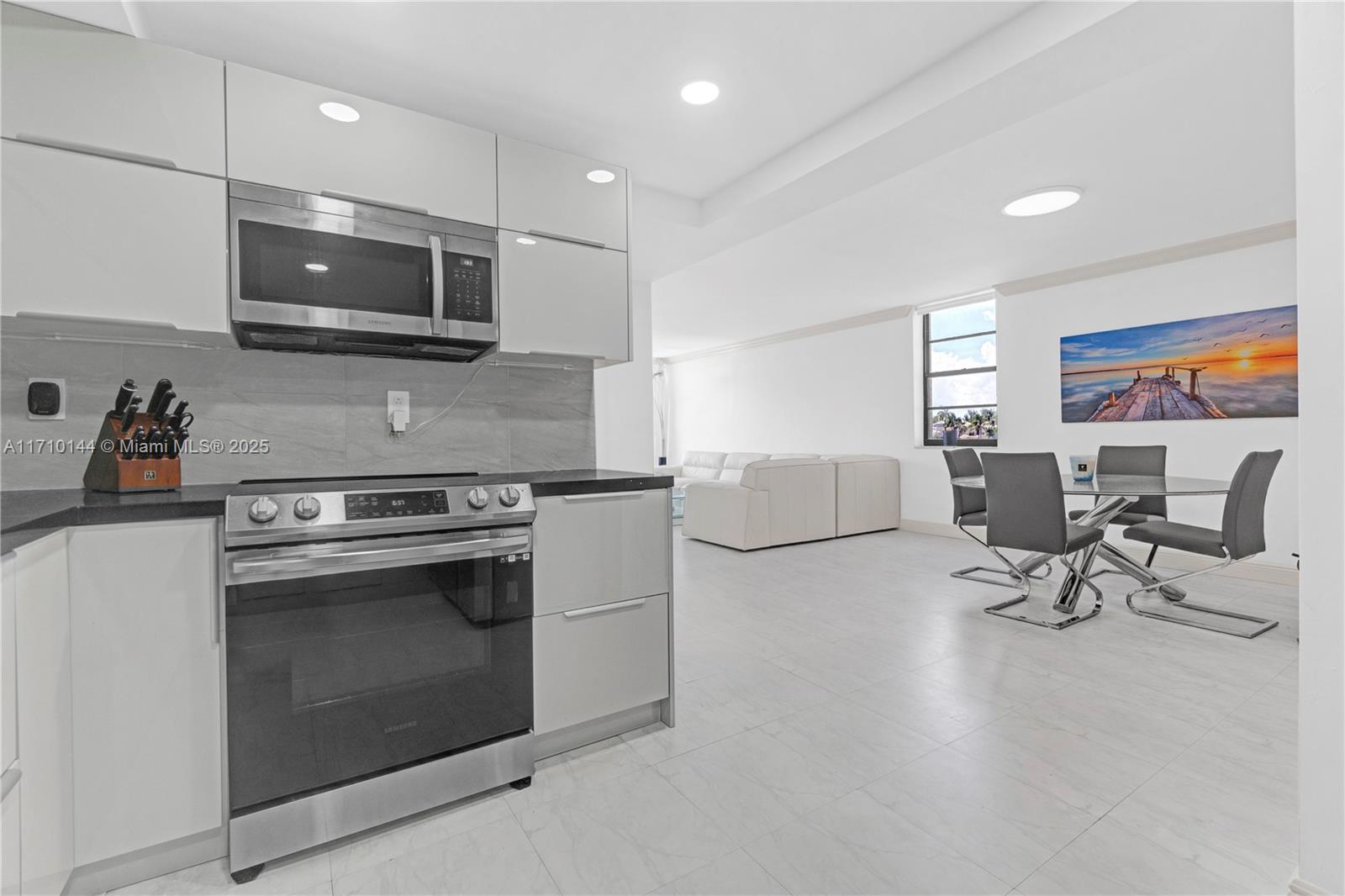 ALLINGTON TOWERS CONDO - Residential