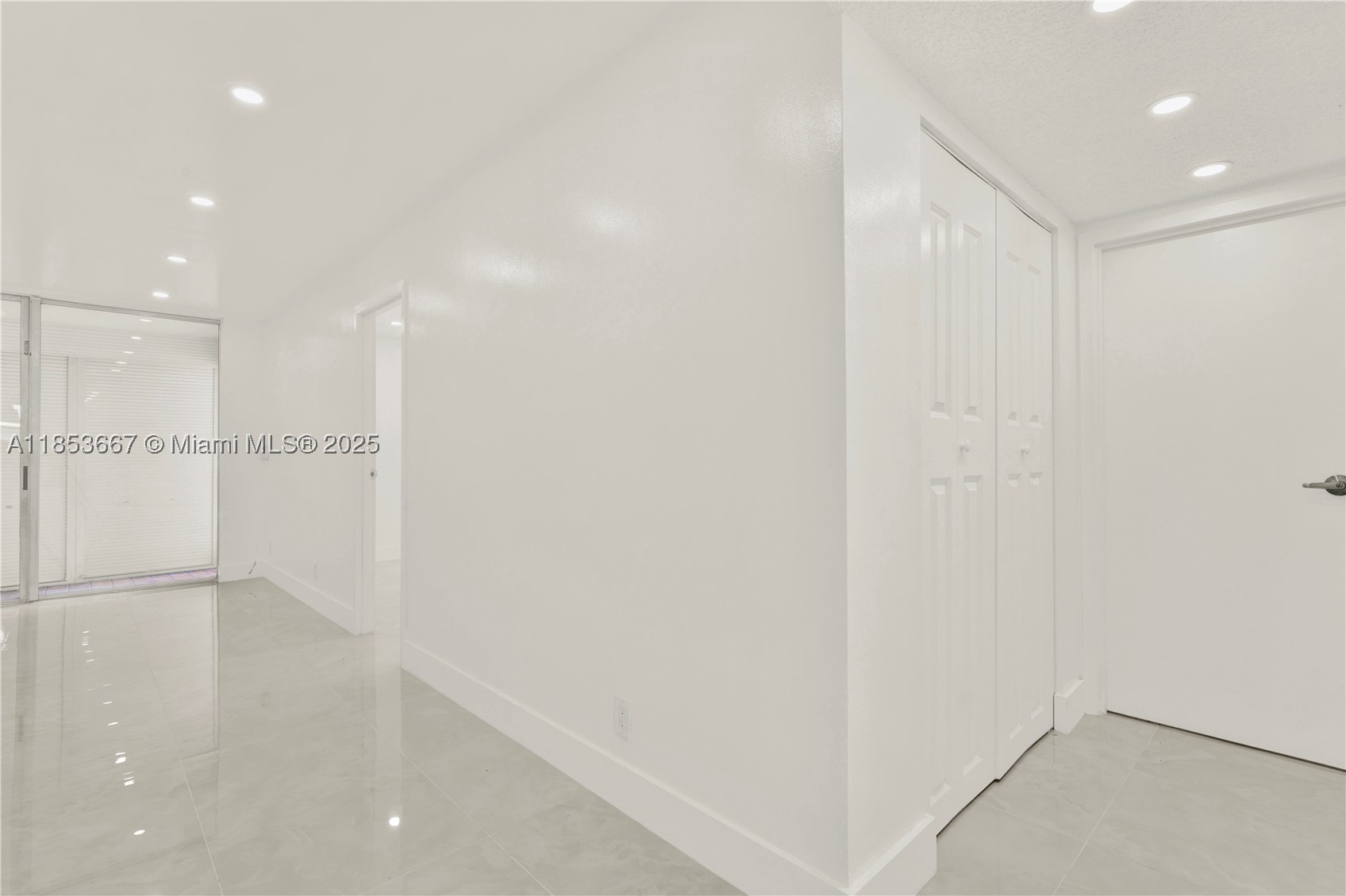SANDS POINT CONDOMINIUM I - Residential
