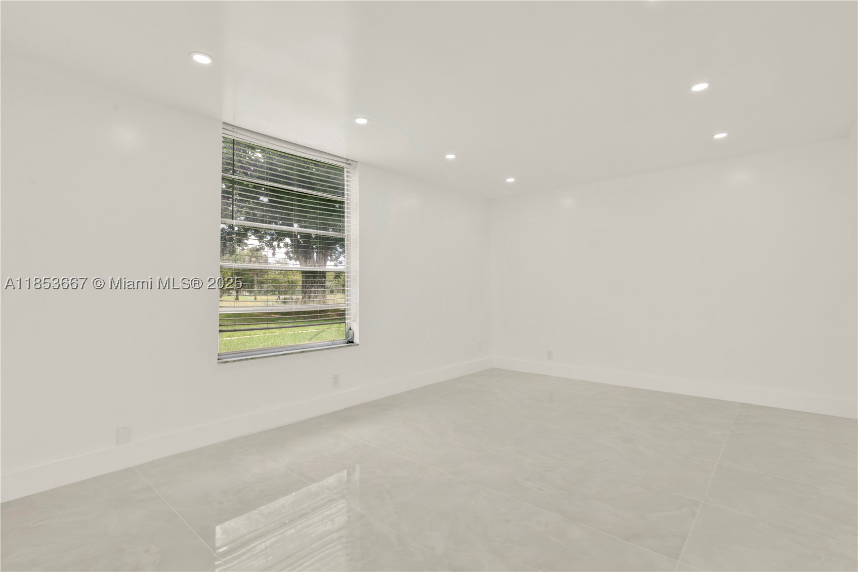 SANDS POINT CONDOMINIUM I - Residential