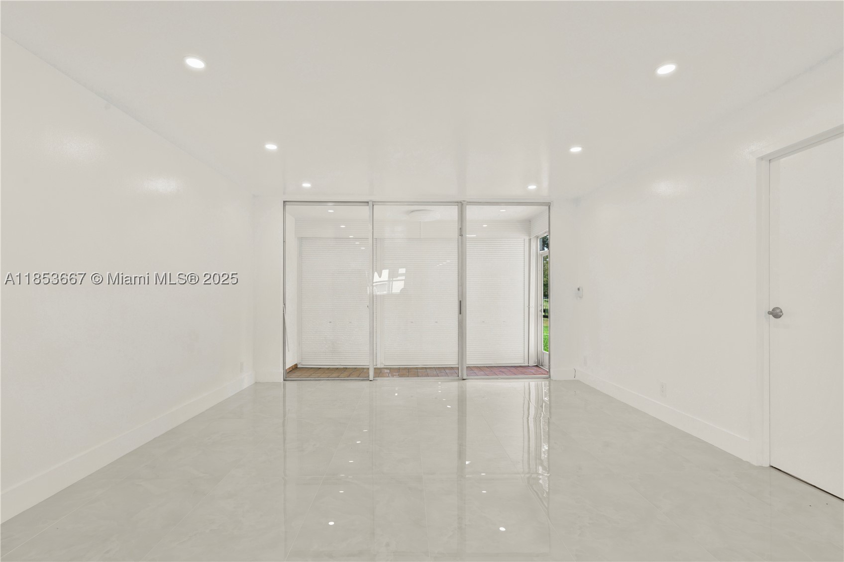SANDS POINT CONDOMINIUM I - Residential