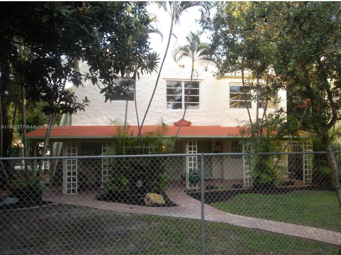 Nestled in the sought-after Colee Hammock neighborhood, near downtown Fort Lauderdale, Las Olas and the beach.  Nicely designed interior with modern finishes.  Kitchen features stainless steel appliances and granite countertops.  Unit has off street parking, covered porch and common fenced in yard area, mango and avocado trees.  Conveniently located near dining, shopping, and entertainment options.