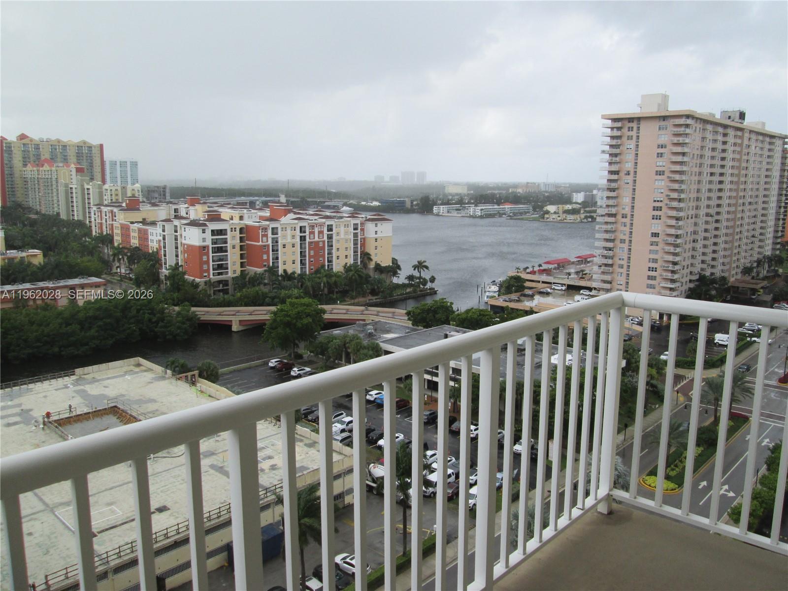 WINSTON TOWERS 400 CONDO - Residential
