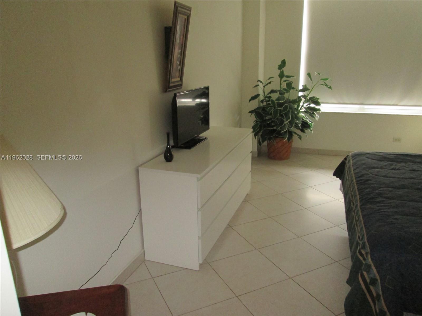 WINSTON TOWERS 400 CONDO - Residential
