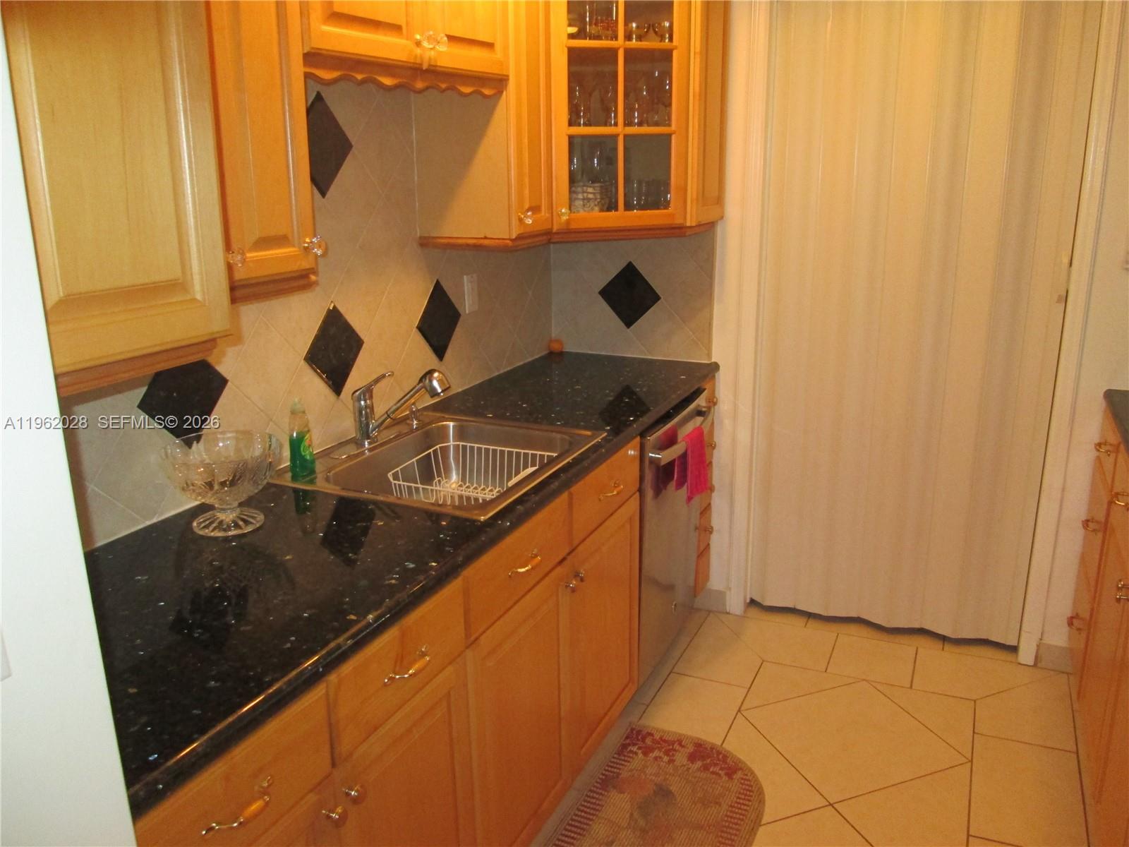 WINSTON TOWERS 400 CONDO - Residential