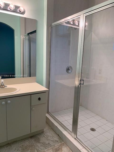 VILLAS AT HARBOR ISLES CO - Residential Lease