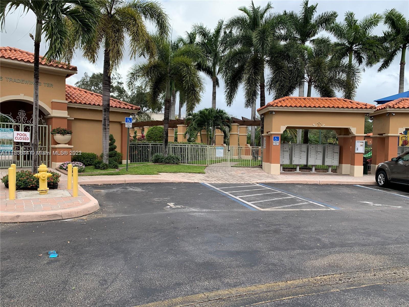 VILLAS AT HARBOR ISLES CO - Residential Lease