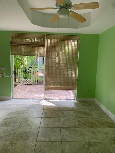 VILLAS AT HARBOR ISLES CO - Residential Lease