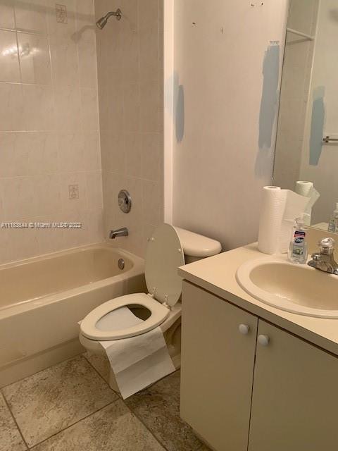 VILLAS AT HARBOR ISLES CO - Residential Lease