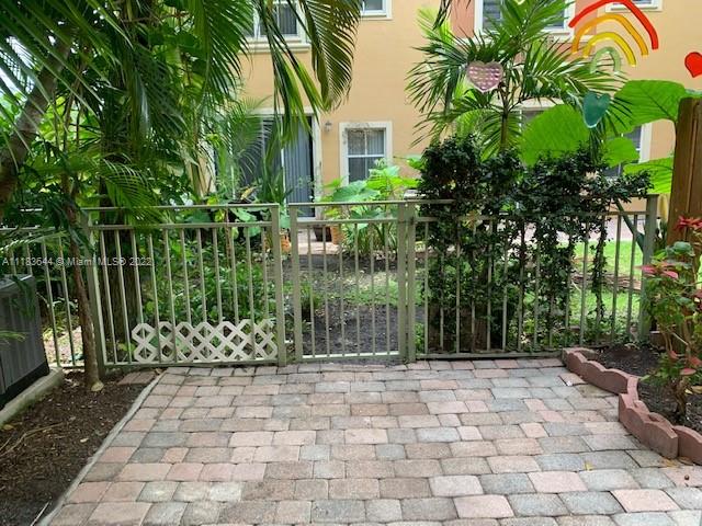 VILLAS AT HARBOR ISLES CO - Residential Lease