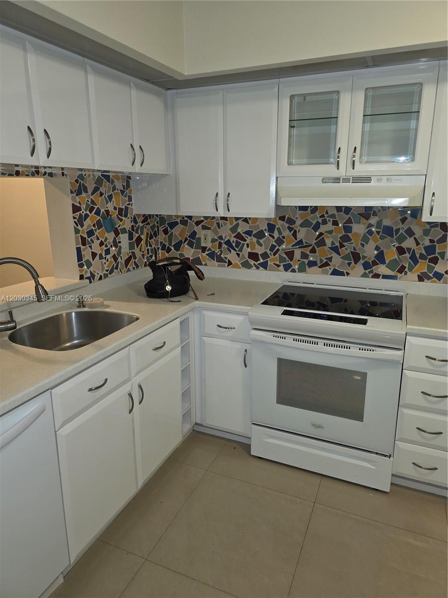 ELAN AT CALUSA CONDO I - Residential Lease
