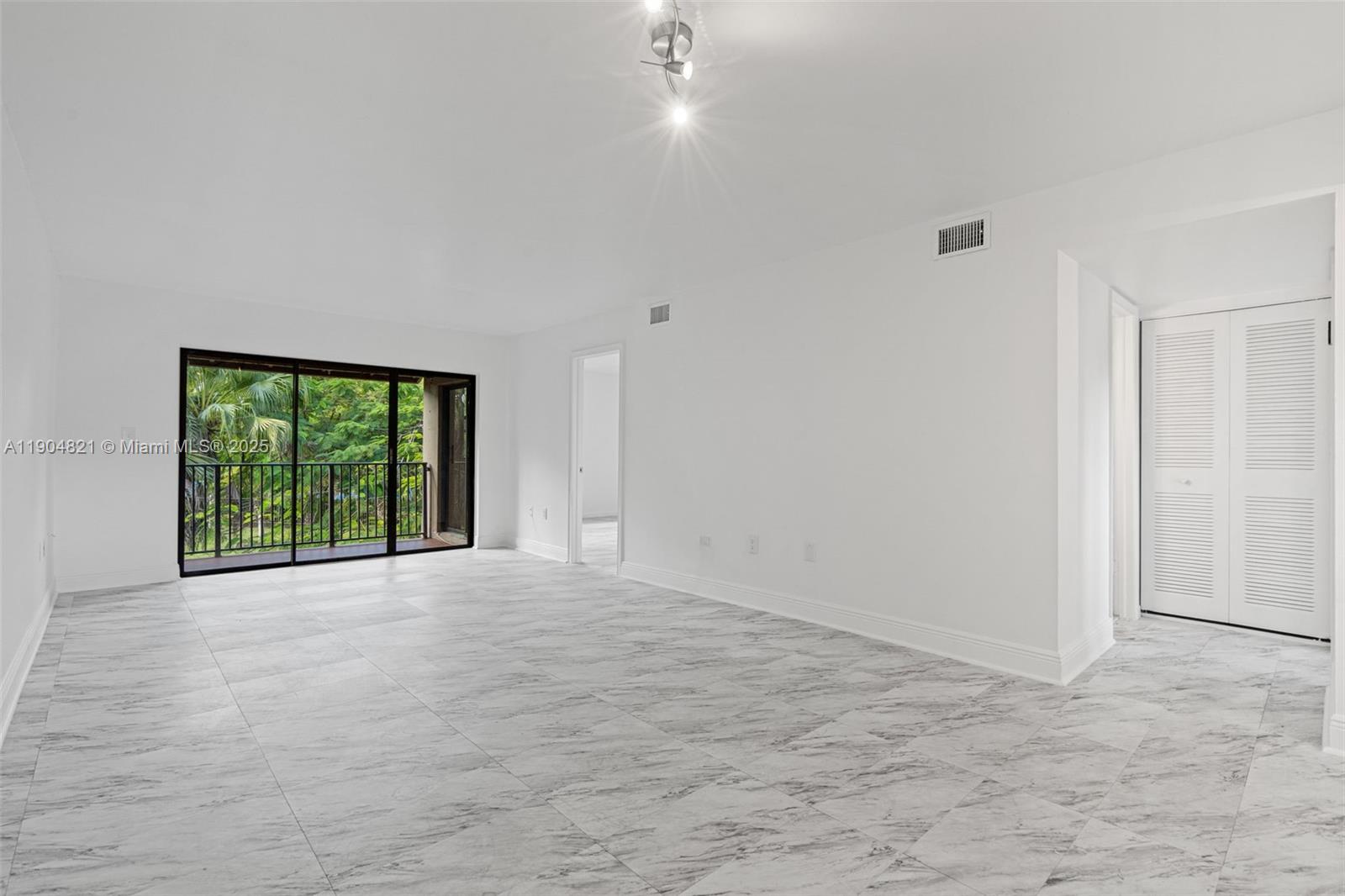 PARK LAKE VILG CONDO PHS - Residential Lease