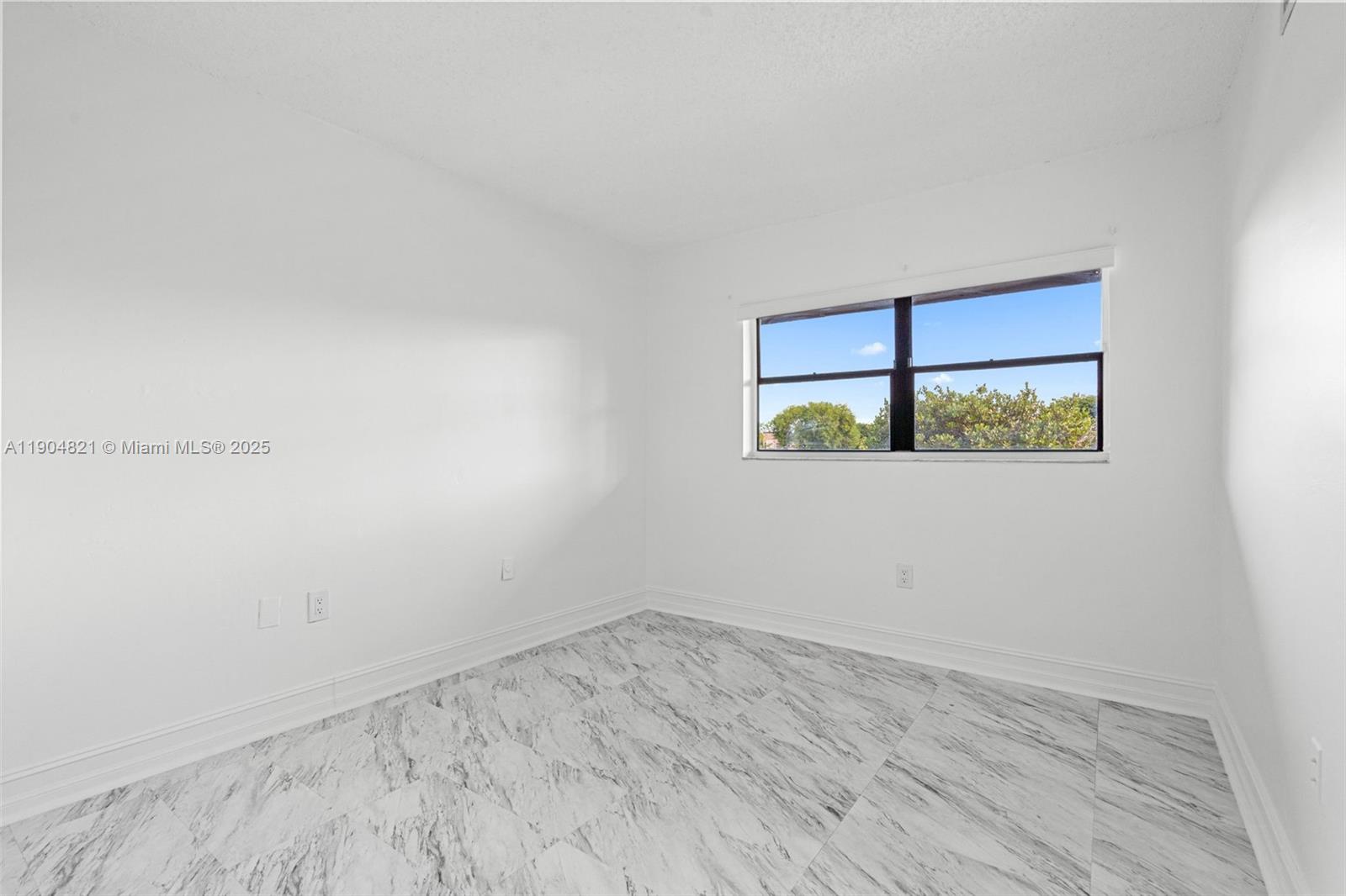 PARK LAKE VILG CONDO PHS - Residential Lease