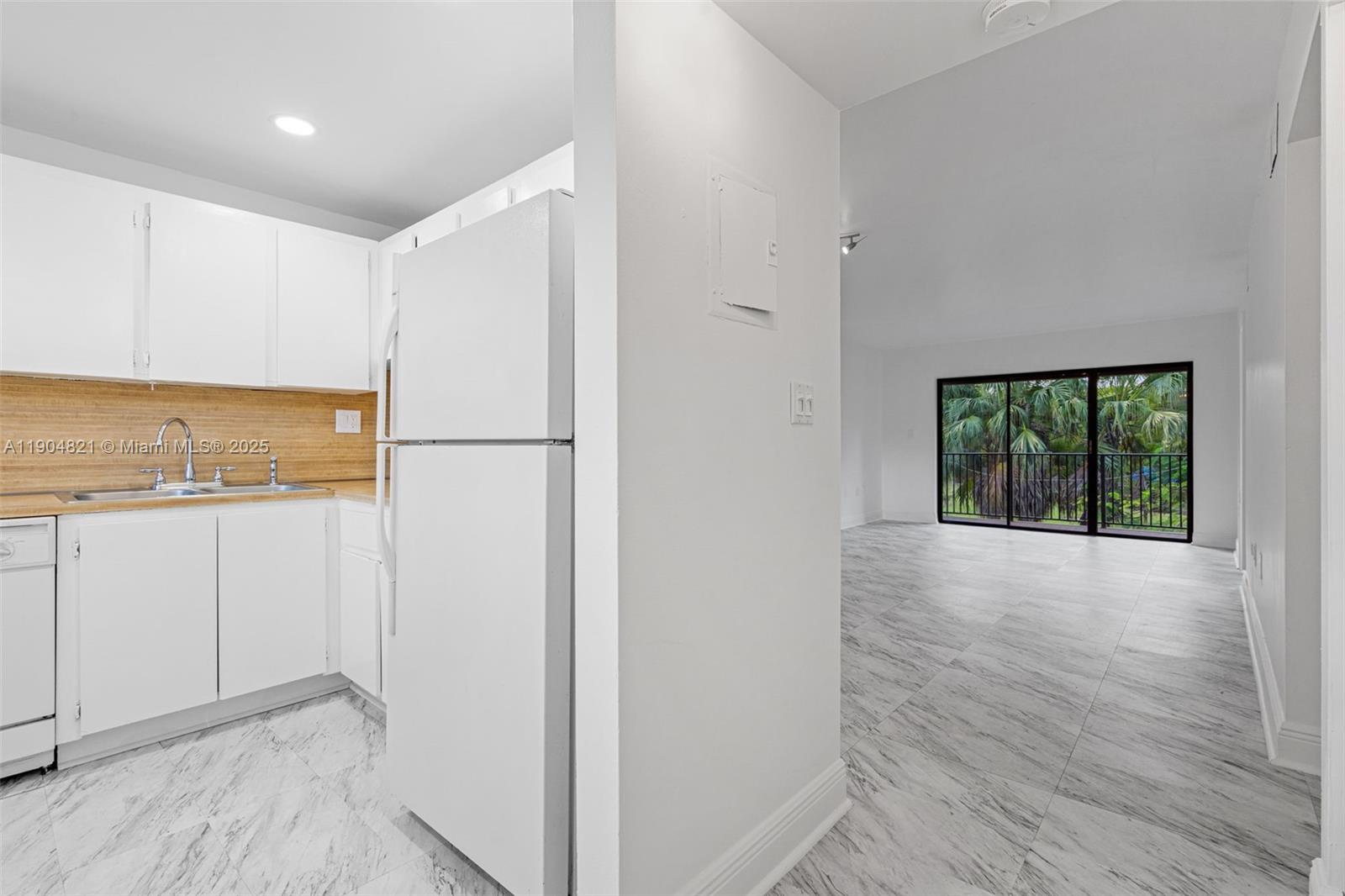 PARK LAKE VILG CONDO PHS - Residential Lease