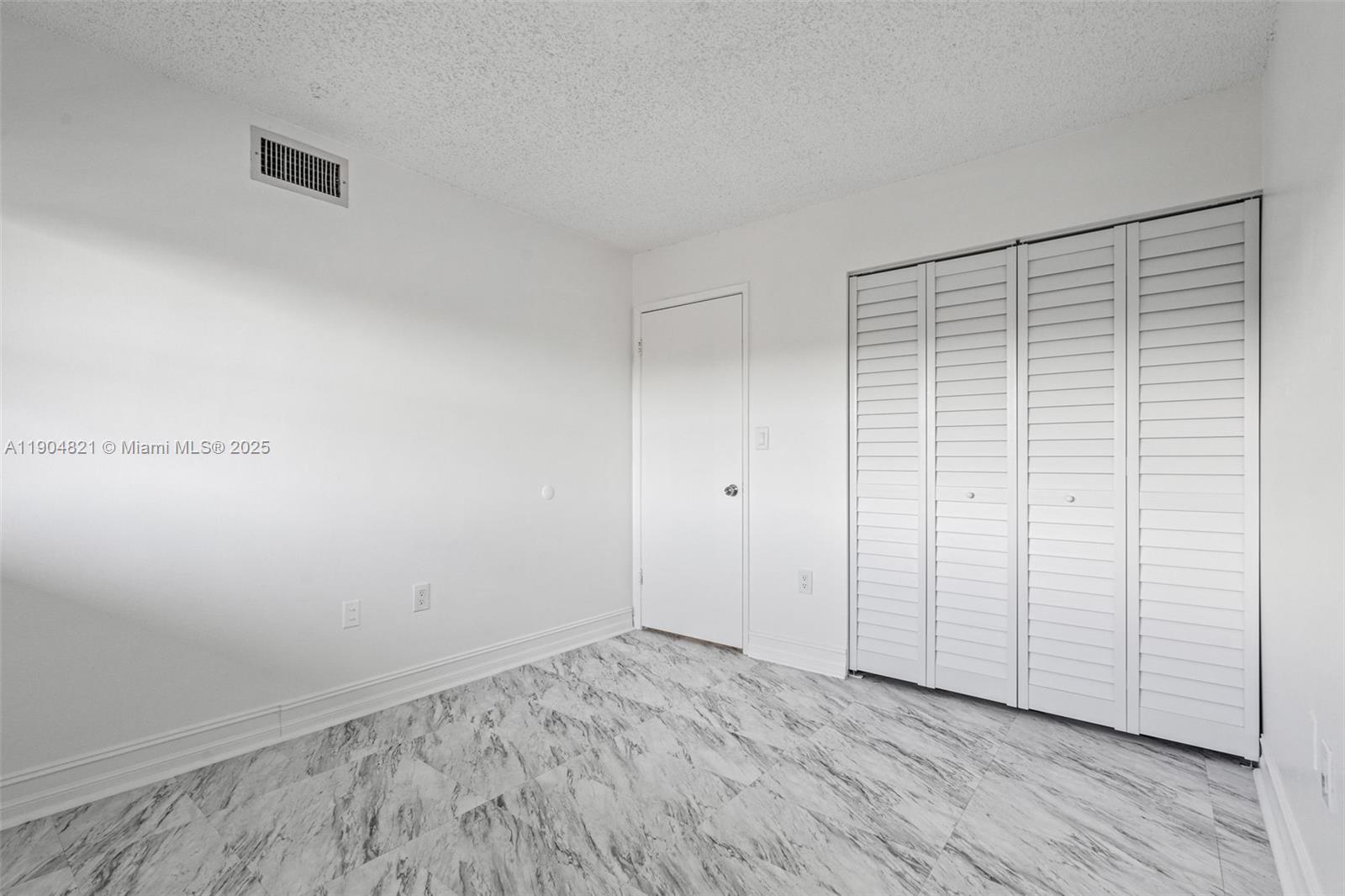 PARK LAKE VILG CONDO PHS - Residential Lease