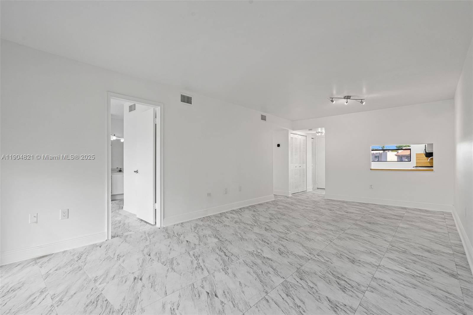 PARK LAKE VILG CONDO PHS - Residential Lease