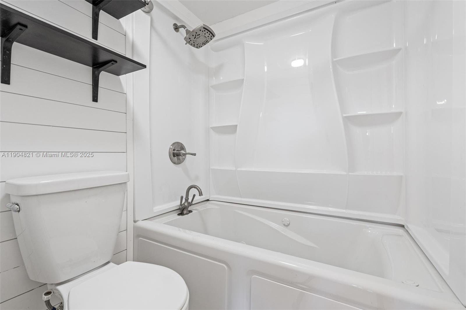 PARK LAKE VILG CONDO PHS - Residential Lease
