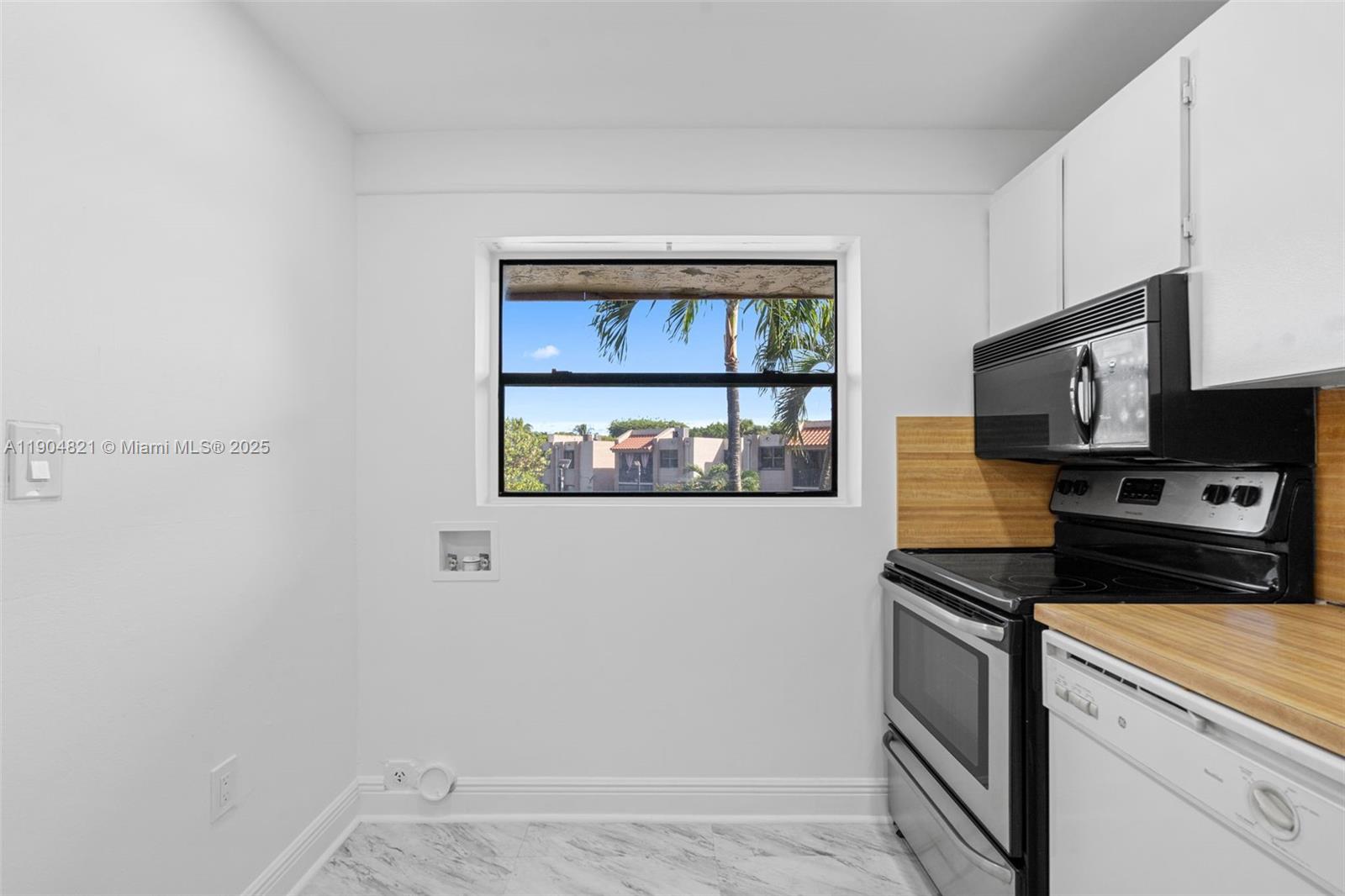 PARK LAKE VILG CONDO PHS - Residential Lease