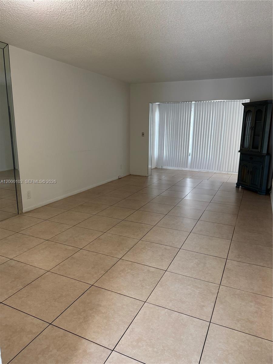 LAUDERDALE OAKS CONDO 10 - Residential
