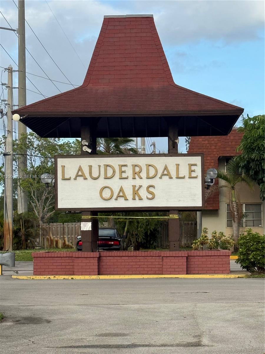 LAUDERDALE OAKS CONDO 10 - Residential