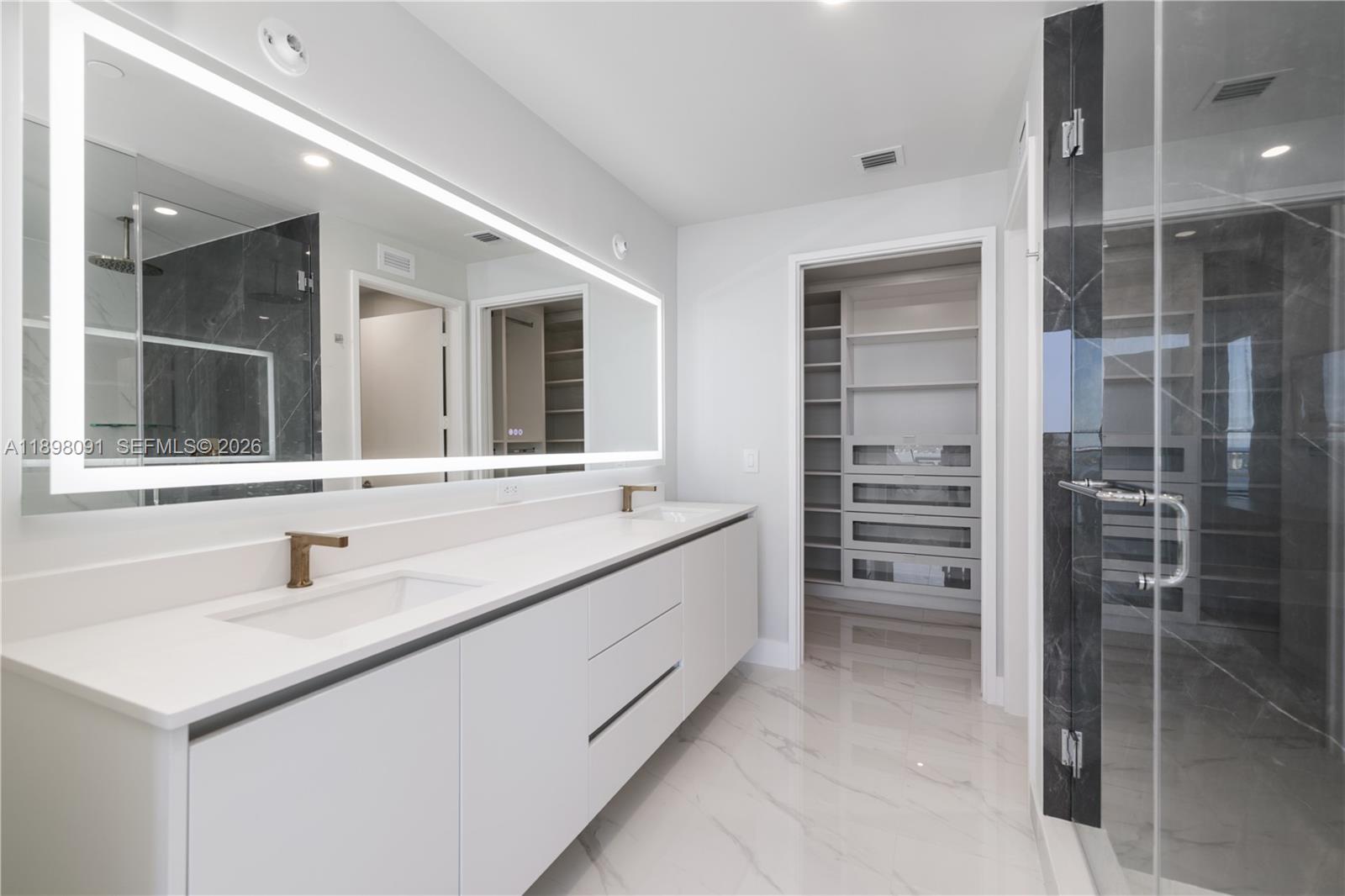 ARIA RESERVE - Residential